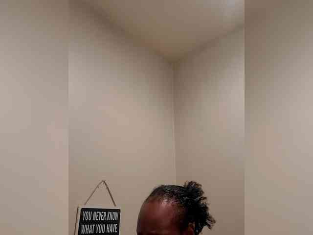 QueenAnitaDix webcam