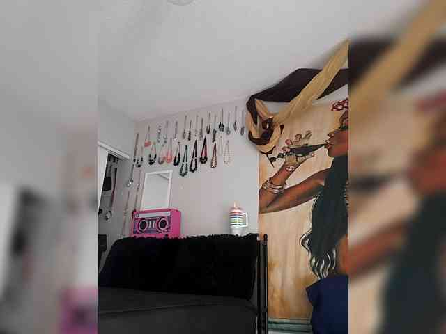 QueenAnitaDix webcam