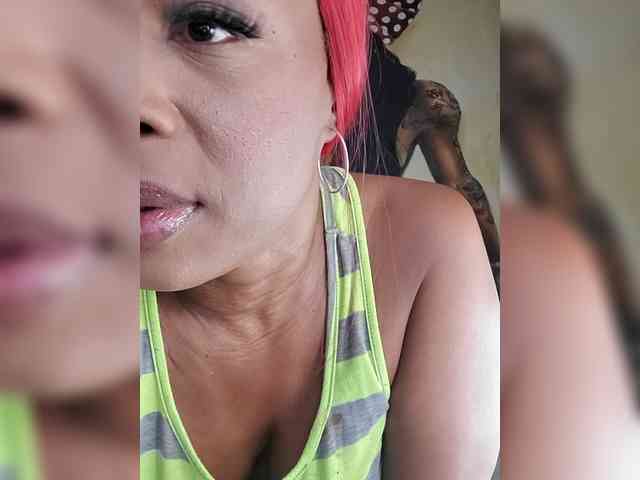 QueenAnitaDix webcam
