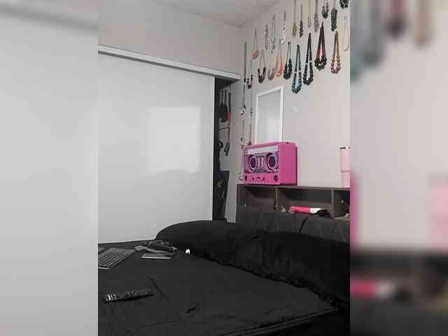 QueenAnitaDix webcam