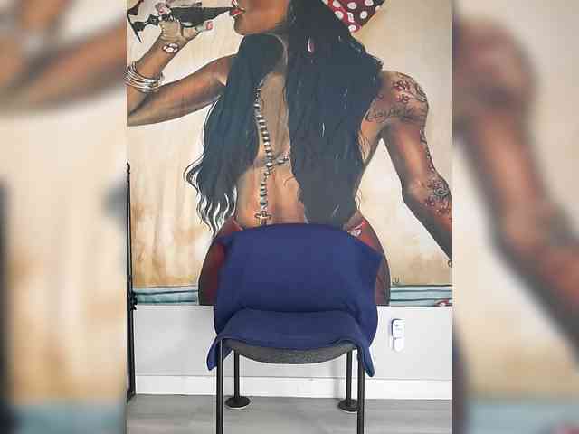 QueenAnitaDix webcam