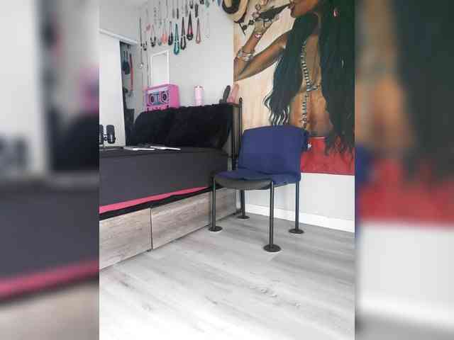 QueenAnitaDix webcam