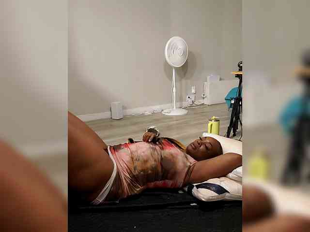 QueenAnitaDix webcam