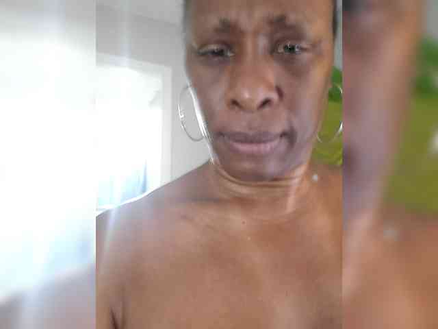 QueenAnitaDix webcam