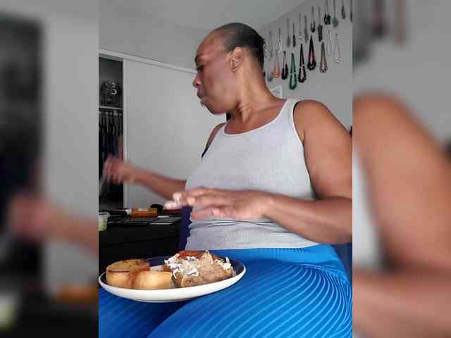 QueenAnitaDix webcam