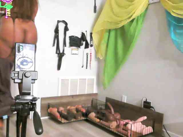 QueenAnitaDix webcam