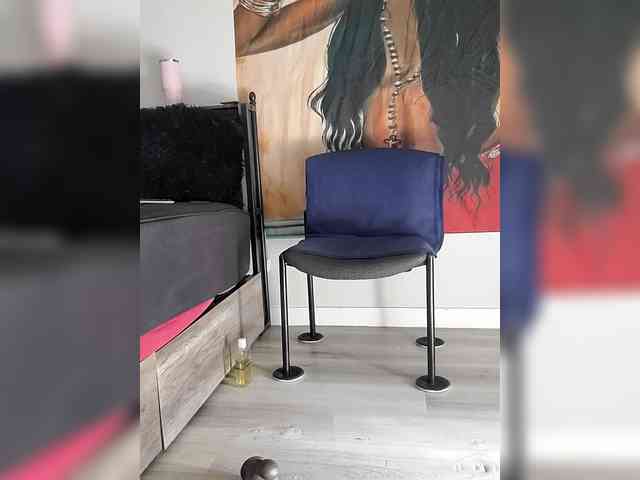 QueenAnitaDix webcam