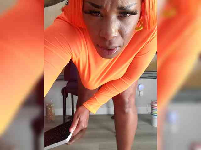 QueenAnitaDix webcam
