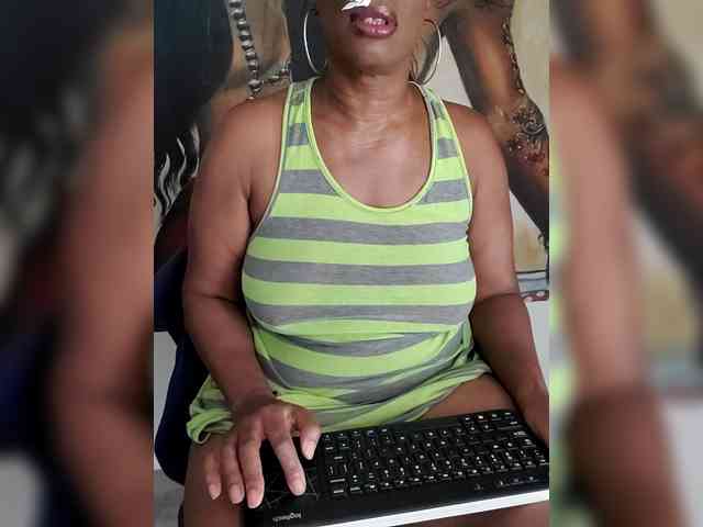 QueenAnitaDix webcam