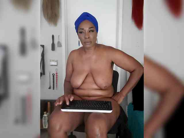 queenanitadix's live room