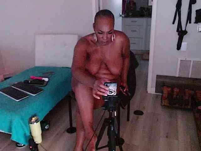 QueenAnitaDix webcam