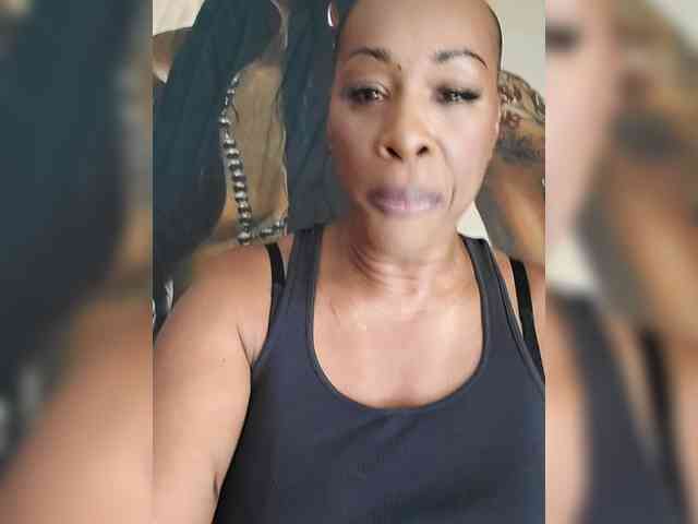 QueenAnitaDix webcam