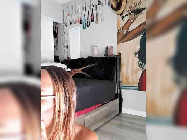 QueenAnitaDix webcam