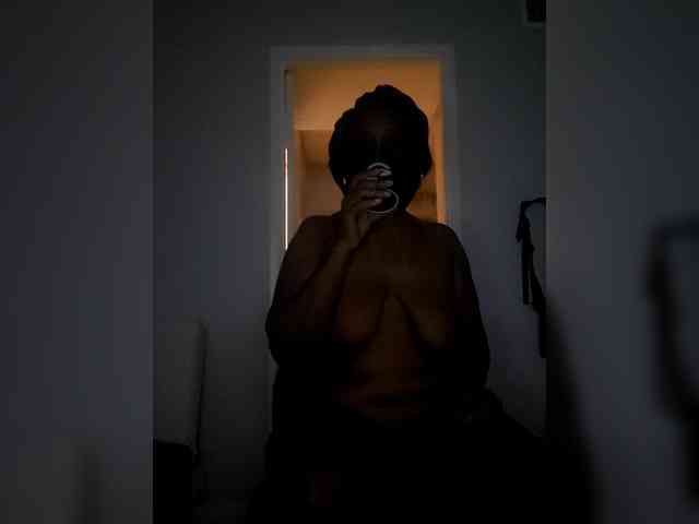 QueenAnitaDix webcam