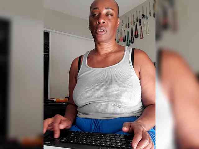 QueenAnitaDix webcam