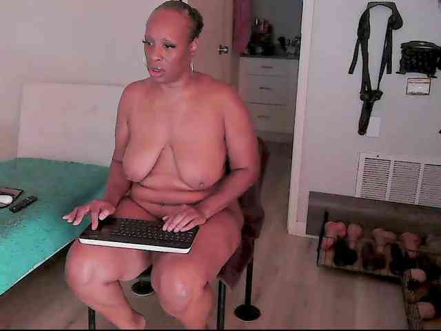 QueenAnitaDix webcam