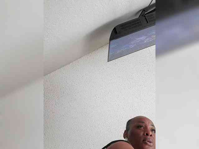 QueenAnitaDix webcam