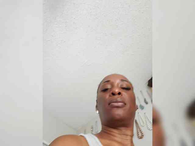 QueenAnitaDix webcam