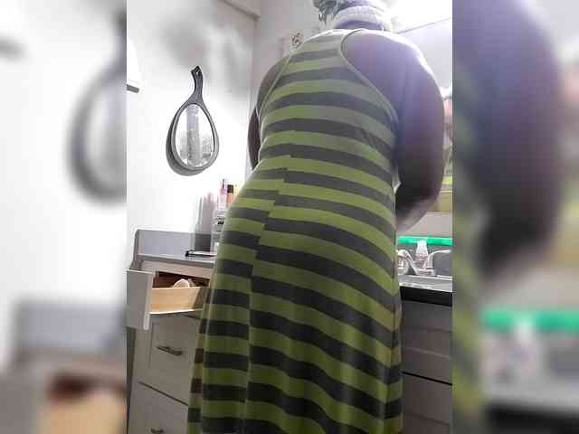 QueenAnitaDix webcam
