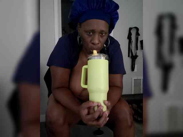 QueenAnitaDix webcam