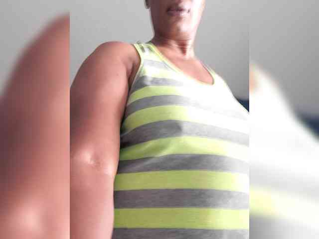 QueenAnitaDix webcam