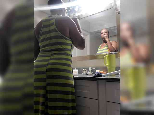 QueenAnitaDix webcam