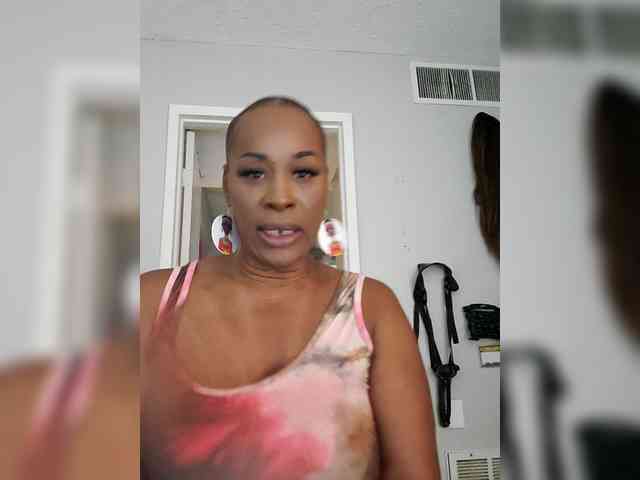 QueenAnitaDix webcam