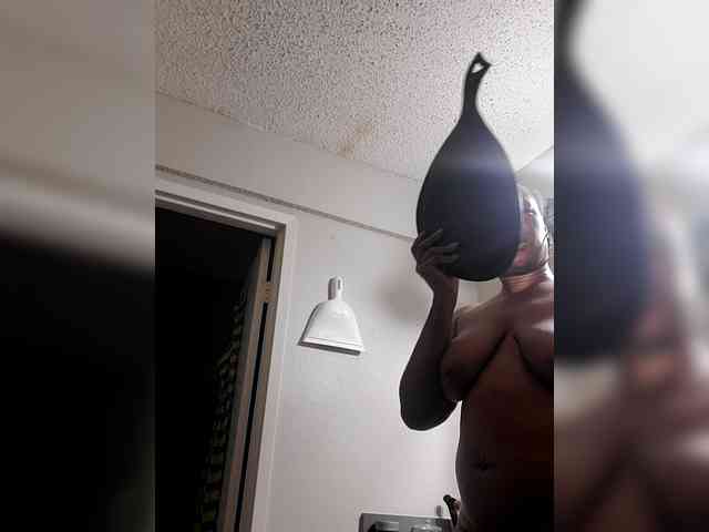QueenAnitaDix webcam