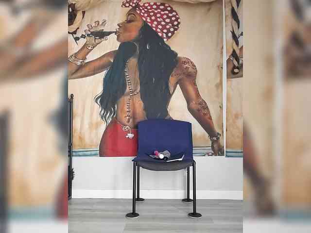 QueenAnitaDix webcam