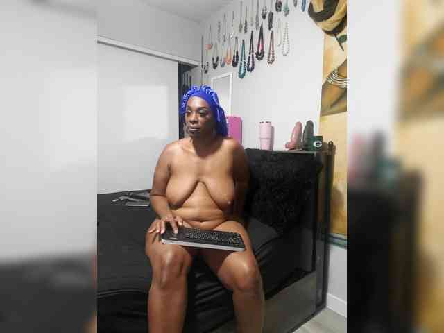 Model: Queenanitadix