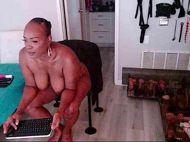 QueenAnitaDix webcam