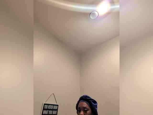 Model: Queenanitadix