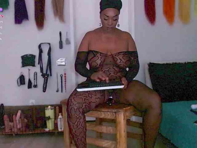 QueenAnitaDix webcam