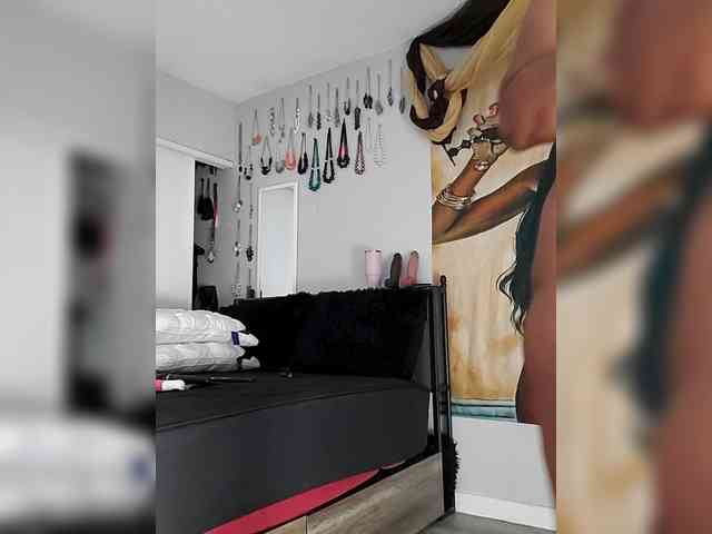 QueenAnitaDix webcam