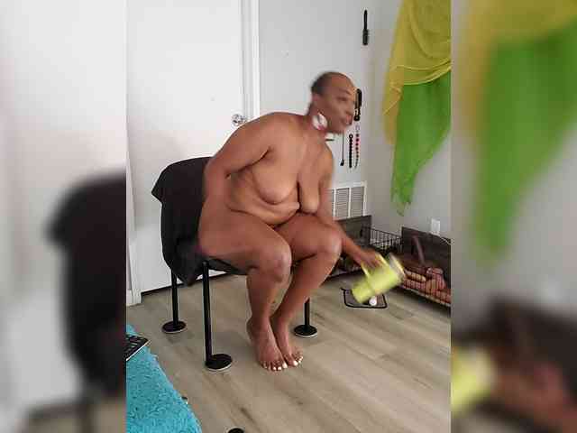 QueenAnitaDix webcam