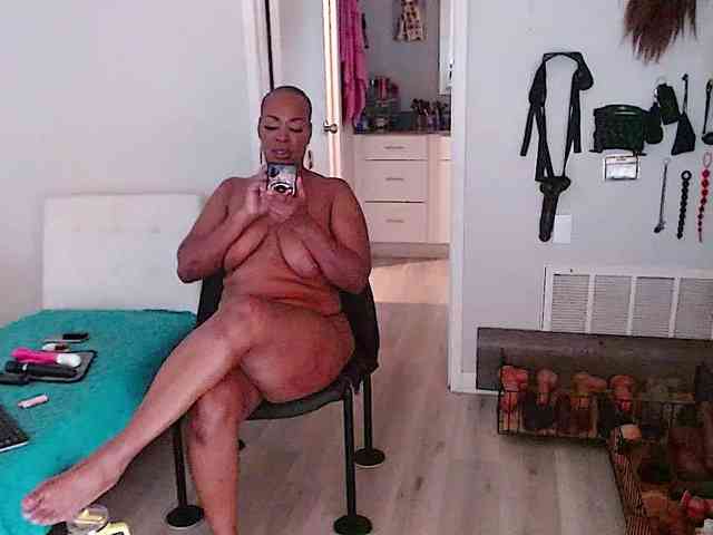 QueenAnitaDix webcam