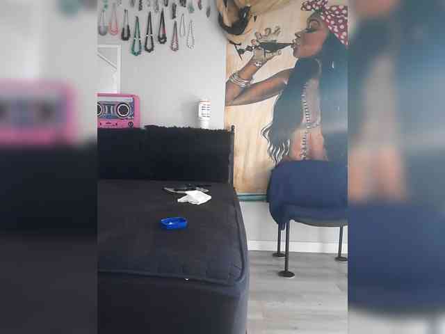 QueenAnitaDix webcam