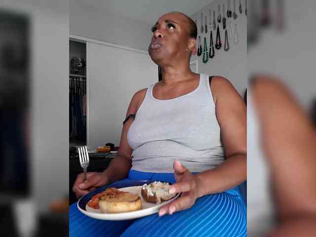 QueenAnitaDix webcam