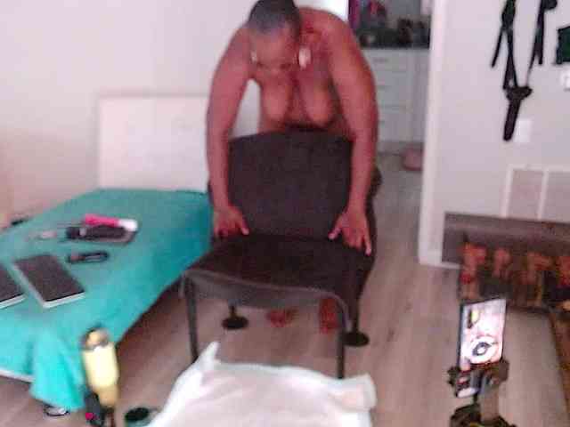 QueenAnitaDix webcam