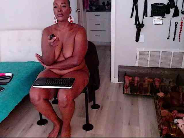 QueenAnitaDix webcam