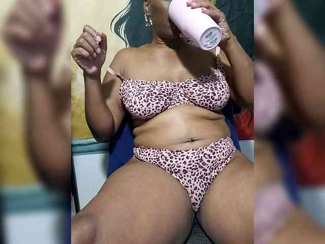 Model: Queenanitadix