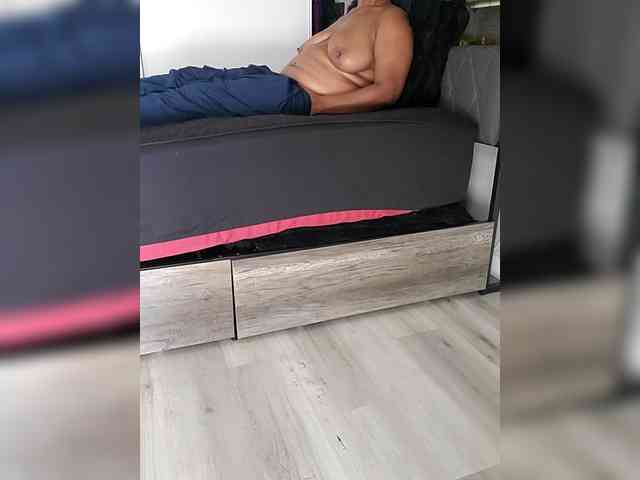 QueenAnitaDix webcam