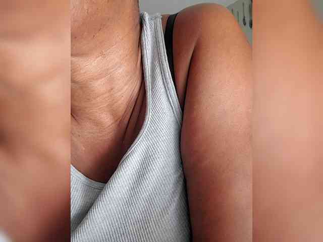 QueenAnitaDix webcam