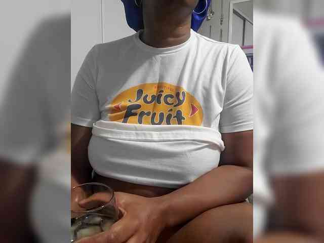 QueenAnitaDix webcam