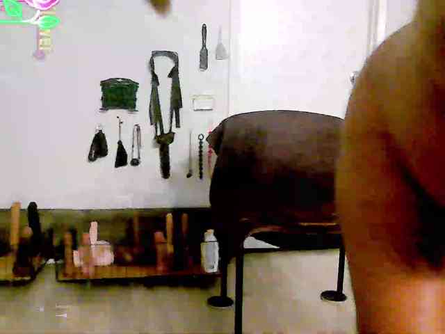 QueenAnitaDix webcam