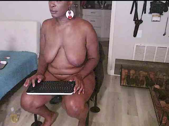 QueenAnitaDix webcam