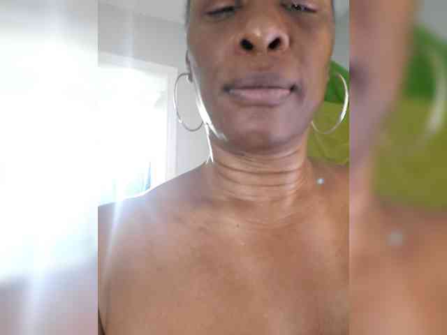 QueenAnitaDix webcam