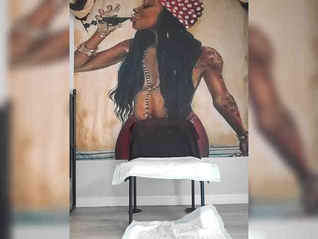QueenAnitaDix webcam