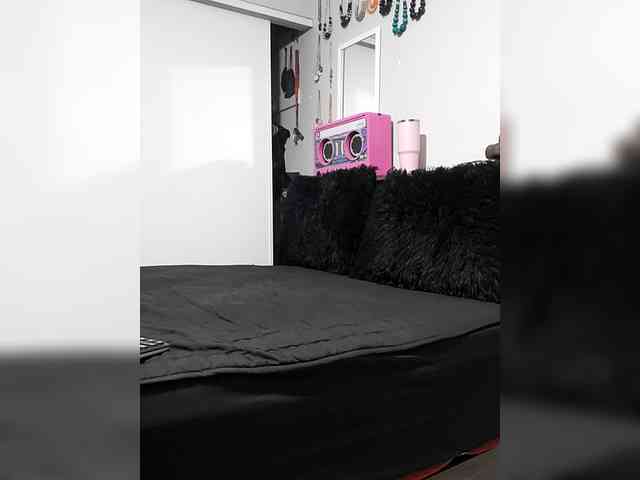 QueenAnitaDix webcam