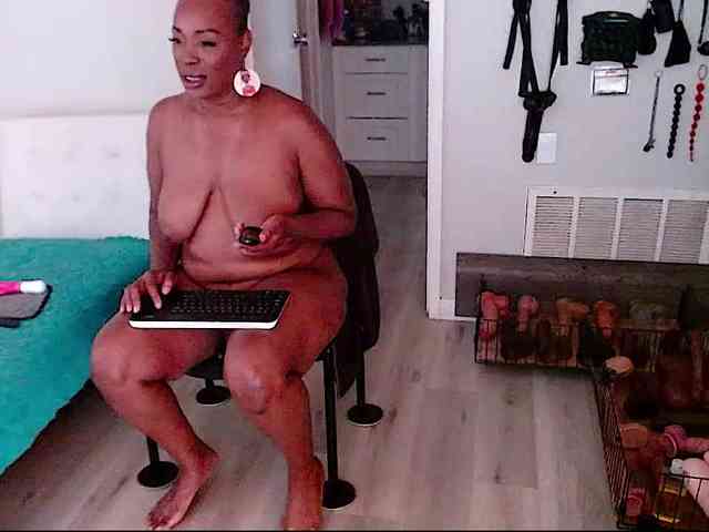 QueenAnitaDix webcam